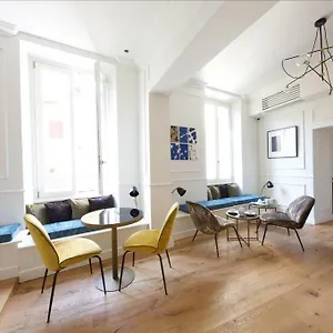 parisii-luxury-relais-rome.it-romehotels.com/